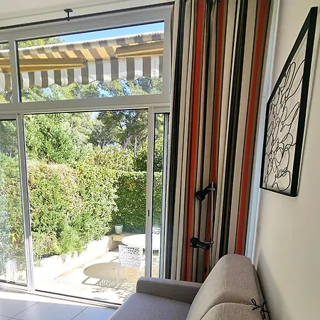 Superbe Dans Cadre D'exception-piscine, Tennis Et Privee