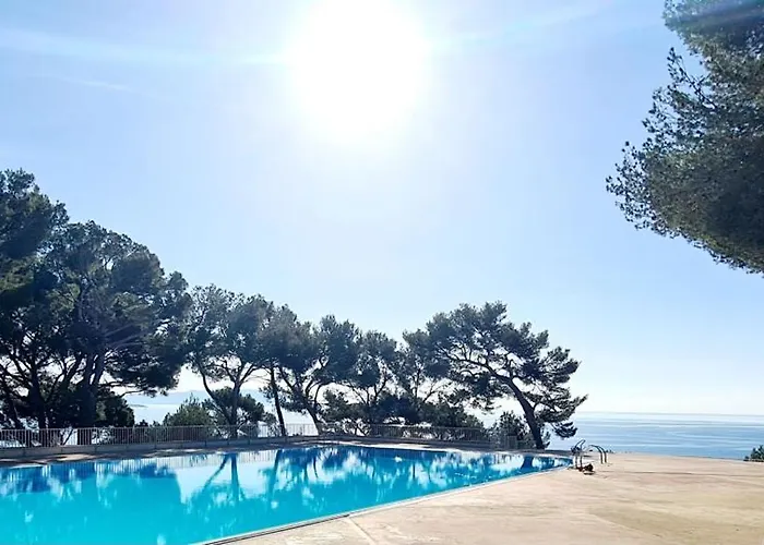 Superbe Dans Cadre D'exception-piscine, Tennis Et Privee *