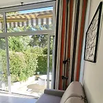 Superbe Dans Cadre D'exception-piscine, Tennis Et Privee